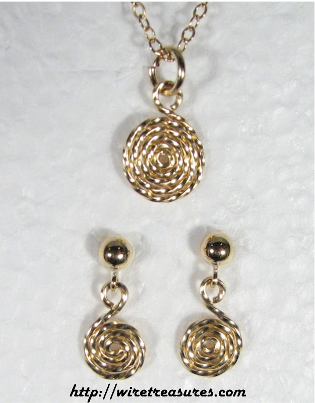 Curly 14K Gold Filled Wire Pendant & Earrings Set