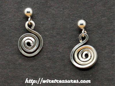 Curly Earrings with Ball Pst